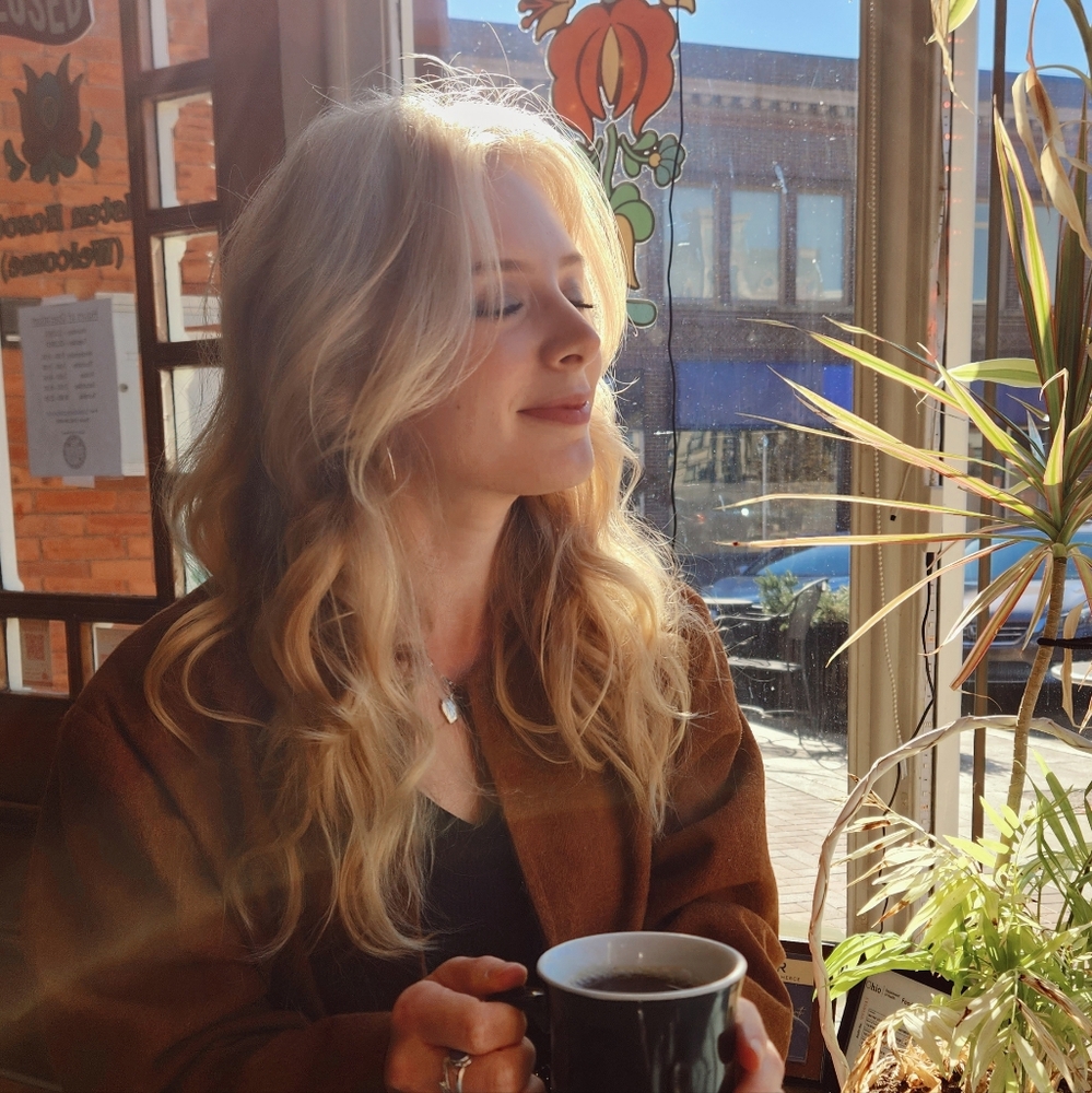 Meet your Posher, Elise